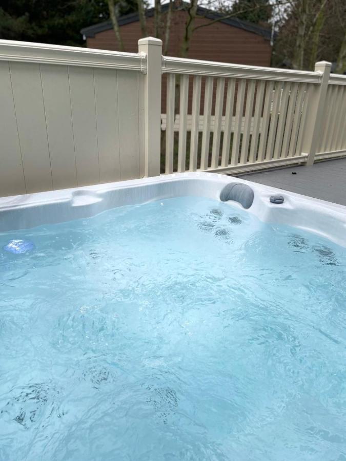 Happy Days Lodge With Hot Tub Йорк Екстер'єр фото